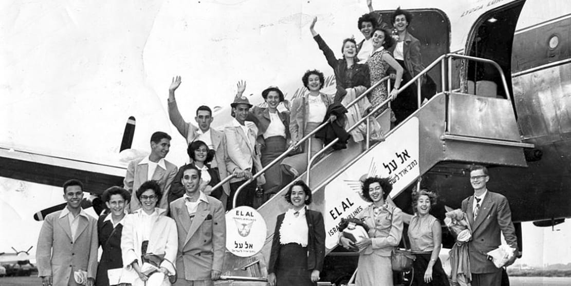 Historical photo of Young Judaea students getting on plane